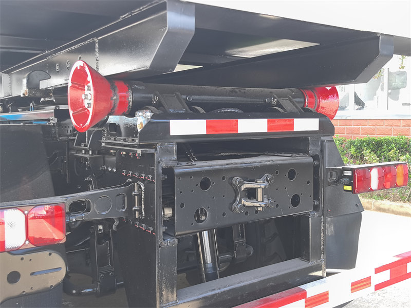 Hooklift garbage truck Beiben