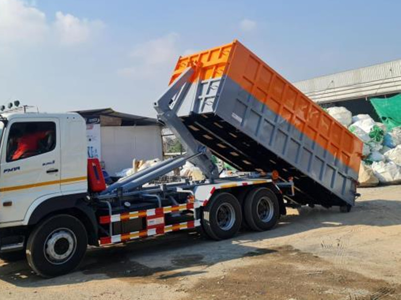 Beiben 30-ton hook loader application