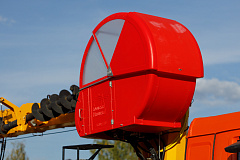 Operator cabin for crane truck