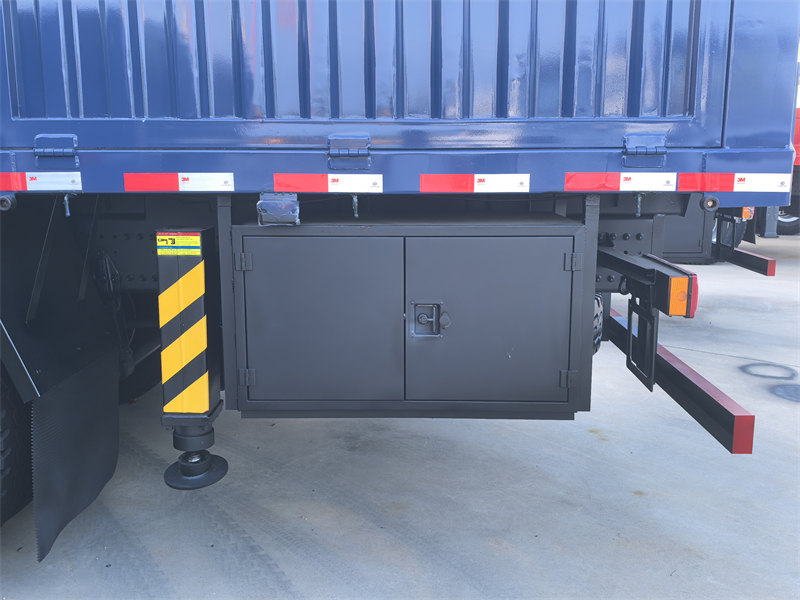 Beiben 2638 truck with crane