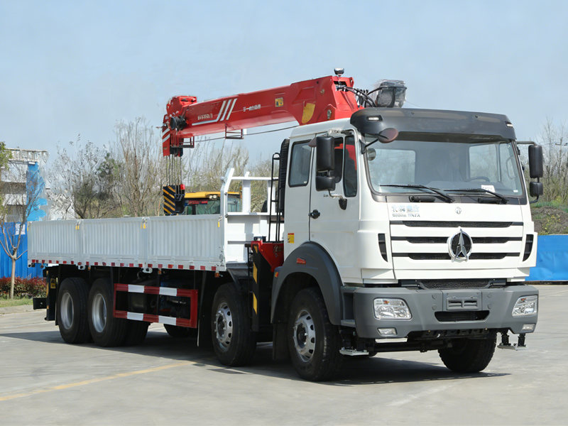 Beiben 12-wheeler heavy duty crane truck