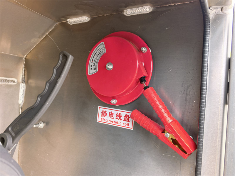 Aluminum alloy oil tanker semi-trailer