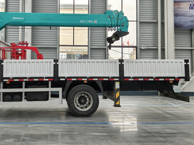 Beiben 1929 truck with crane