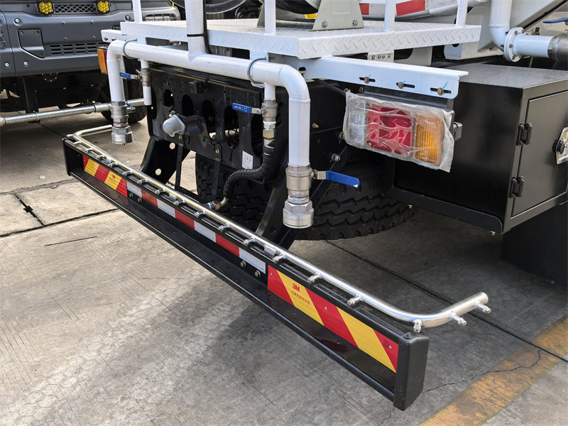Beiben 6 wheeler water tanker truck